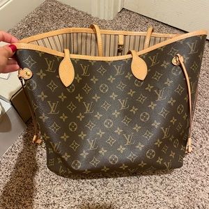 Authentic Louis Vuitton Neverfull MM Beige monogram in great condition
